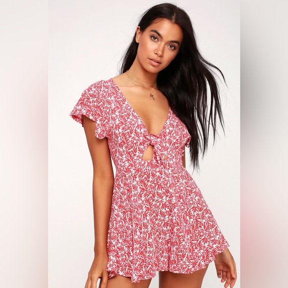 Lulus Pants - Lulu’s Romper - Red and White Print Tie-Front Short Sleeve Romper